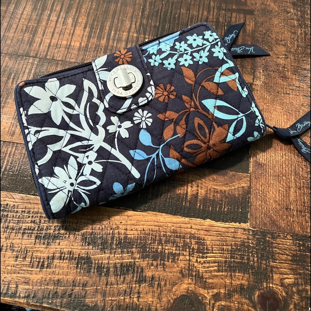 Vera Bradley! 💙🤎🤍